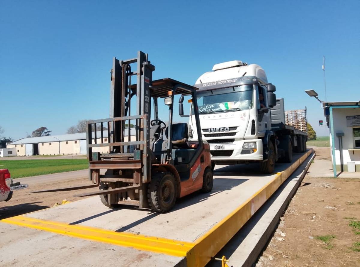 Camión sobre balanza BHC 24 metros